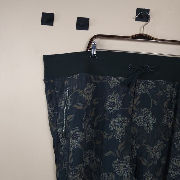 ATHLETA Trekkie North Printed Jogger in Green Size 26 - Picture 3 of 12